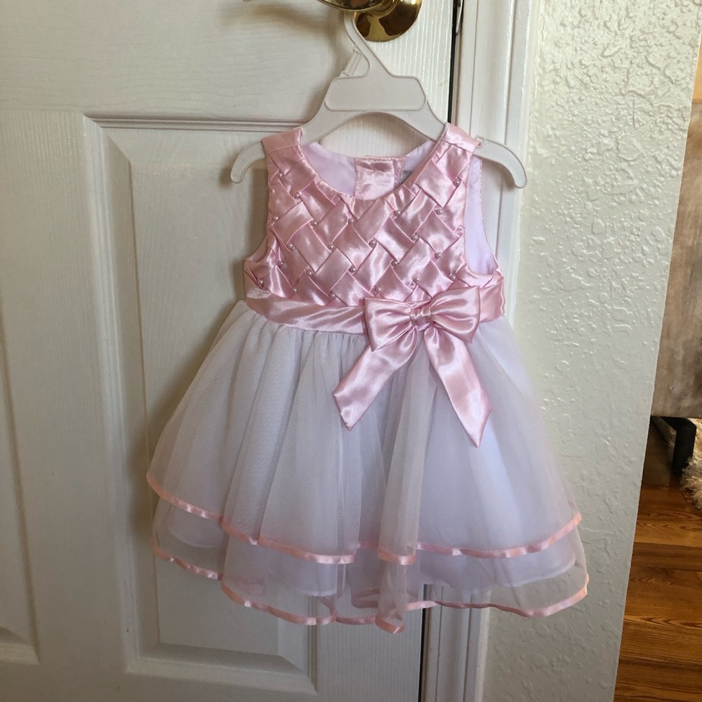Elegant dress with pearls